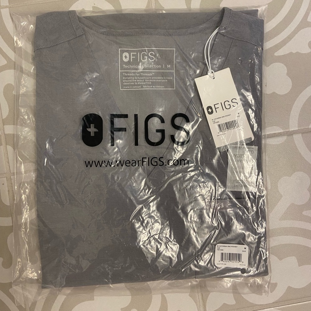 Woman’s Medium (M) Figs Catarina Scrub Top- Deep Space Grey, NWT